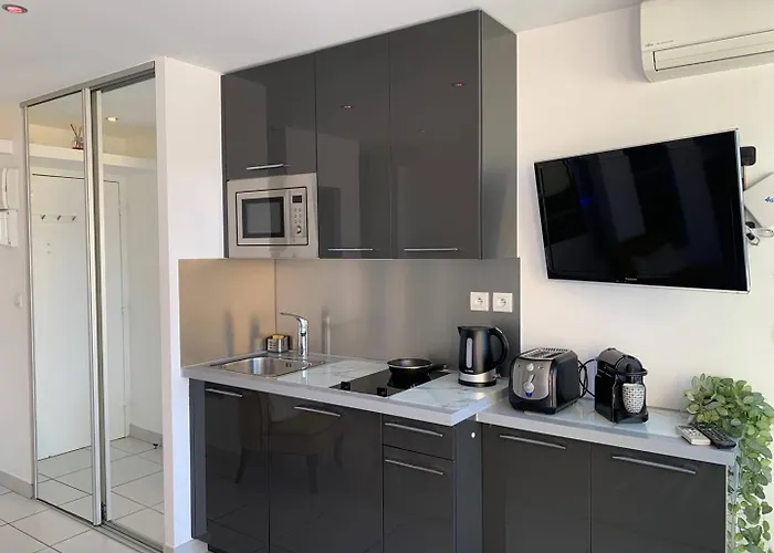 665 2 Pers Port Nature 5 Pres Du Qg アパート *